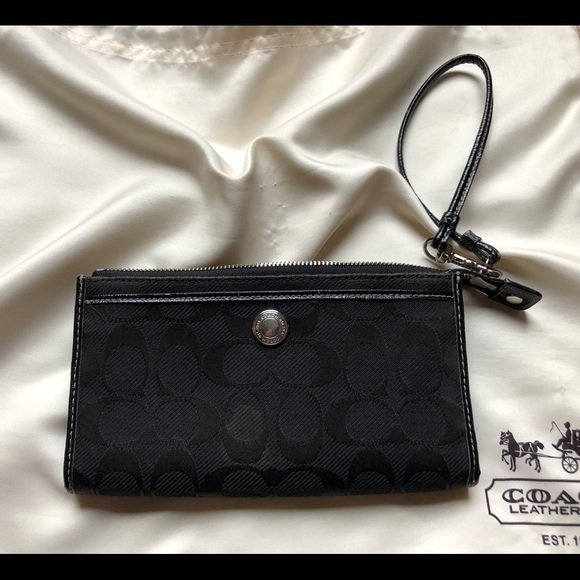 Coach Handbags - COACH SIGNATURE JACQUARD FABRIC WALLET WRISTLET